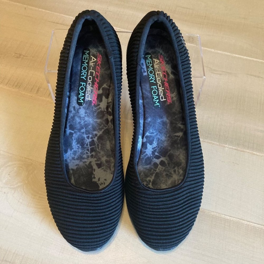 Skechers Microburst Inline Air-Cooled Black Ribbed Slip-on Flats - Size 9